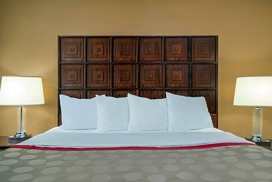 Ramada by Wyndham Columbus Polaris