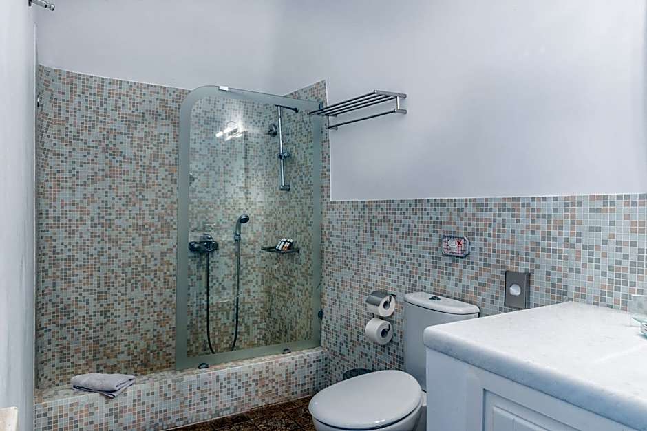 Pantelia Suites