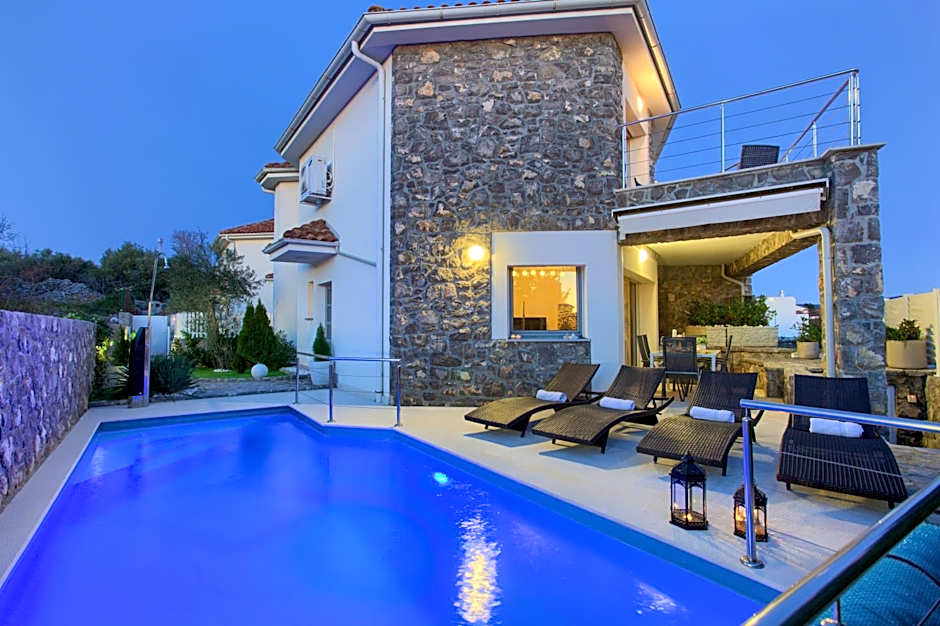 Villa Miracle 2 with heated pool