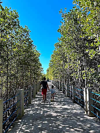 The Beaulah Overlooking cozy hideaway hundred isl 