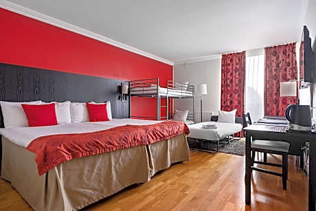 Family Queen Room