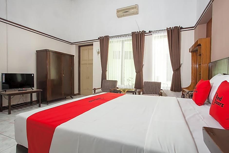 RedDoorz near Balai Kota Malang