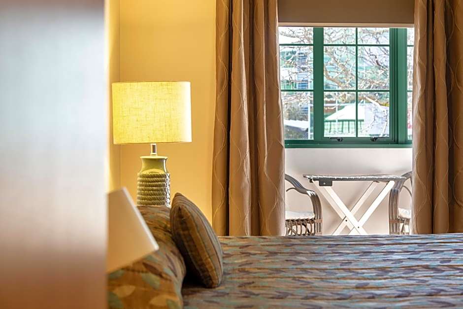 Greenlane Manor Motel