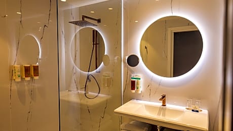 JUNIOR SUITE WITH BALCONY AND SEA VIEW