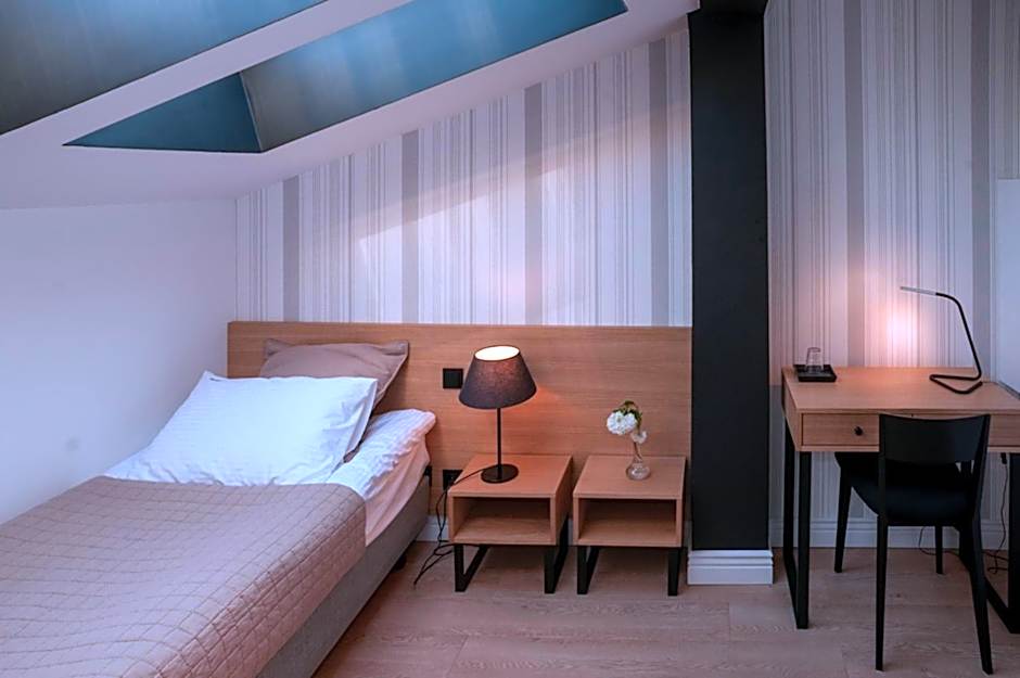 Qbatura Cafe & Hotel