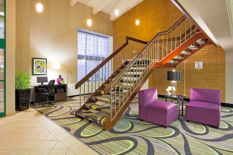 La Quinta Inn & Suites by Wyndham Oshkosh