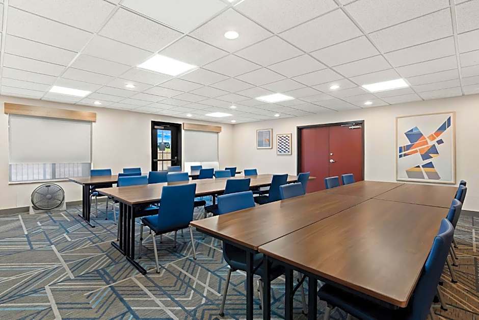 Holiday Inn Express & Suites Perry By IHG