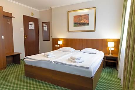 Studio with A/C and kitchenette