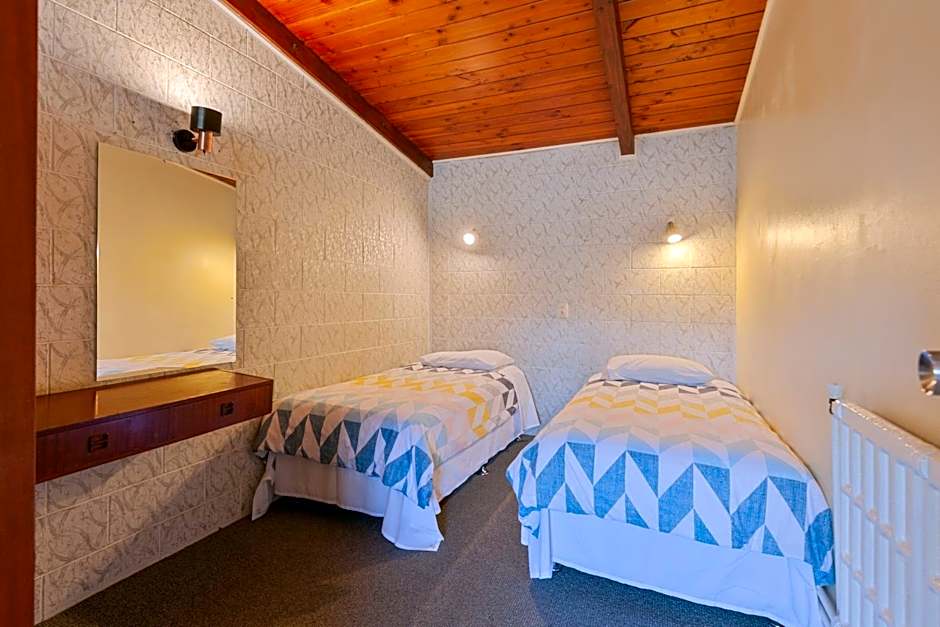 Aaryn Court Motel