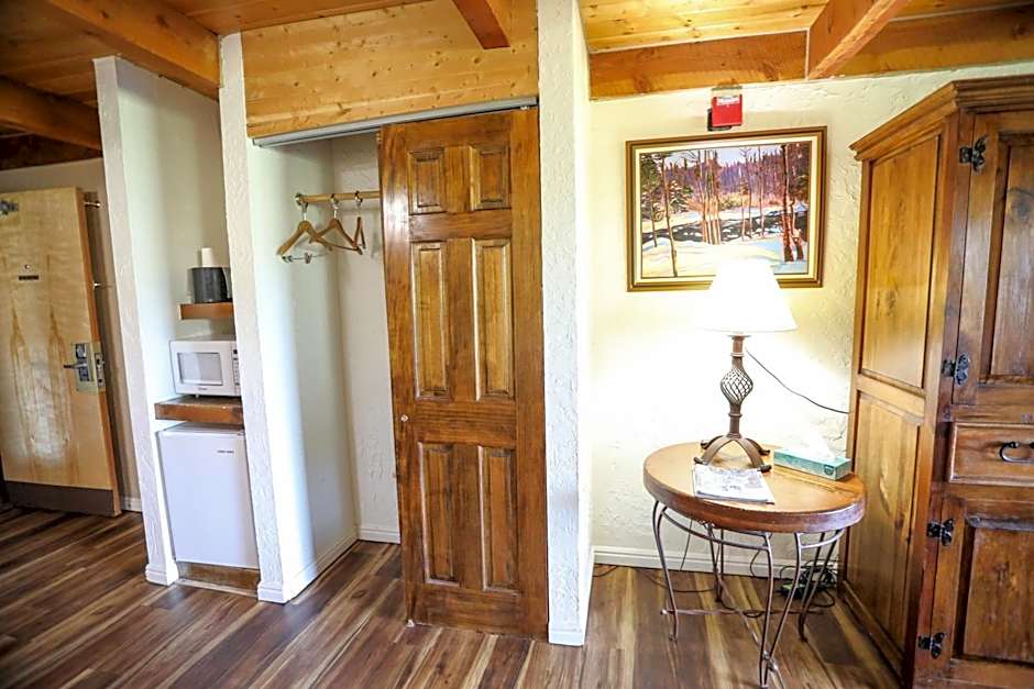 The Boulder Creek Lodge