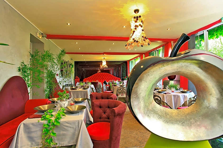 Logis Hôtel Hostellerie Saint-Jacques