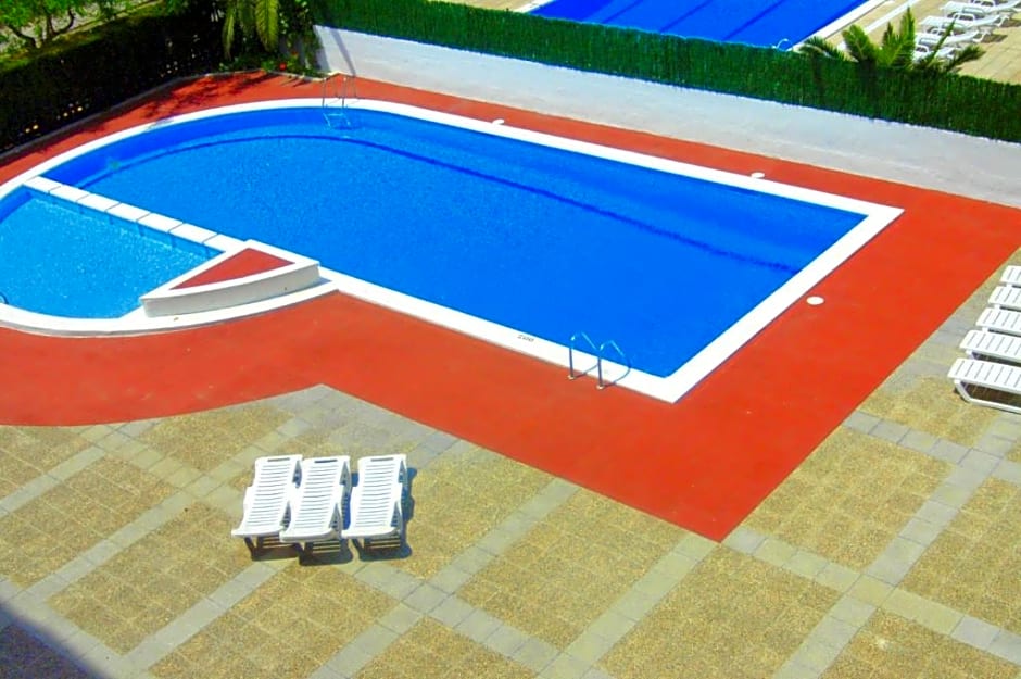 Rentalmar Zahara Family Suites