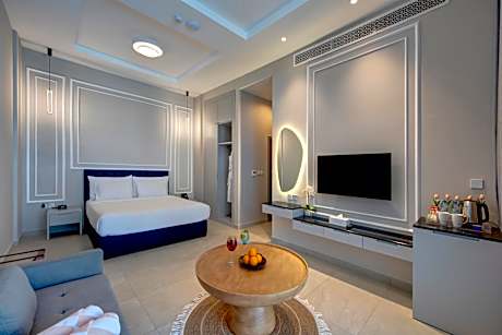 Chalet King Bed with the balcony-pool view