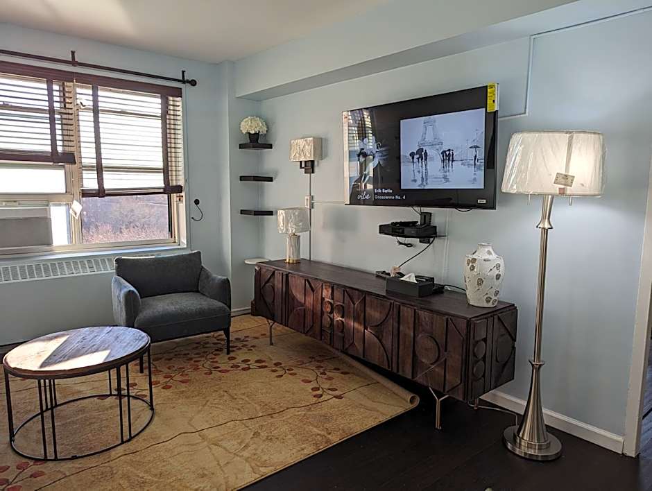 Fully renovated Manhattan gem