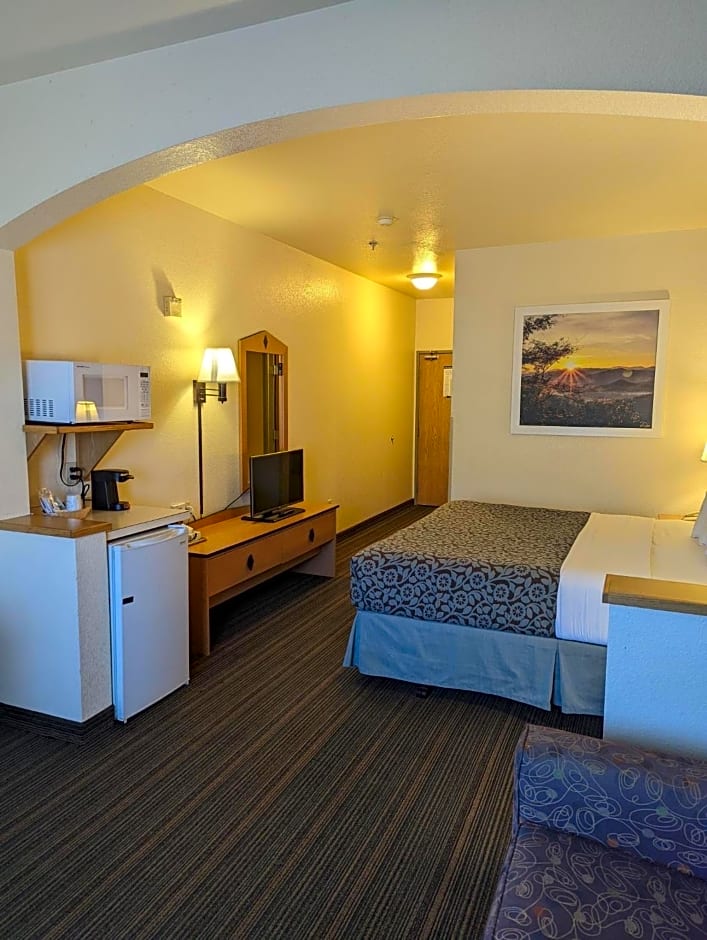 Days Inn & Suites by Wyndham Castle Rock