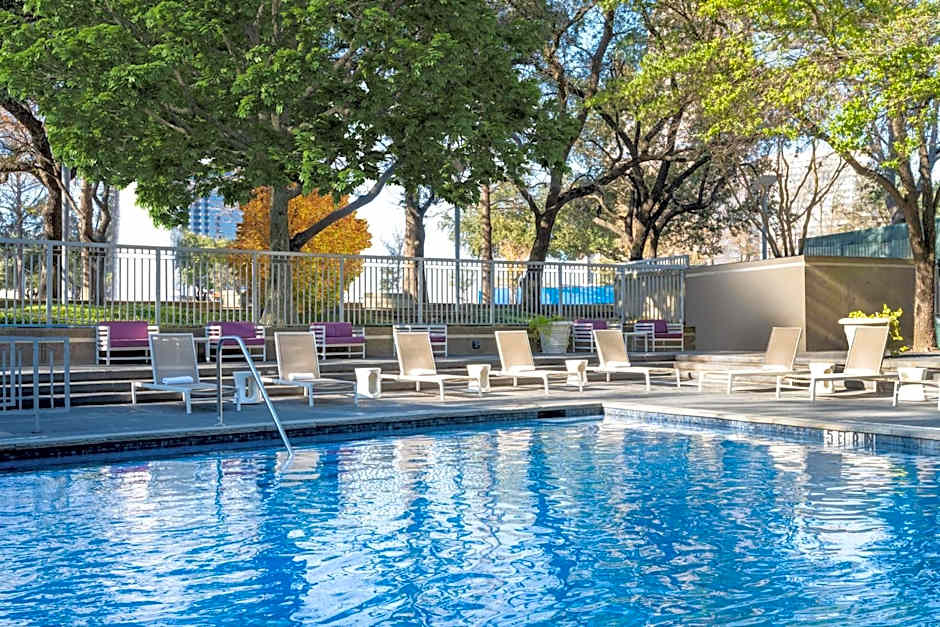 Hilton Dallas Lincoln Centre