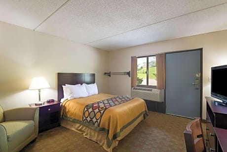 Queen Room - Mobility Access/Non-Smoking