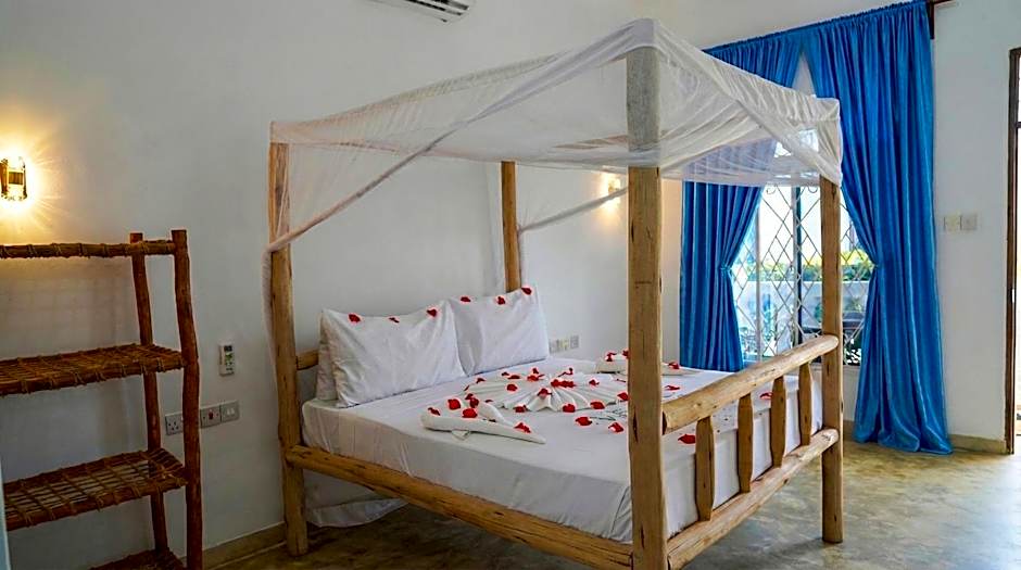 AROYA Boutique Hotel