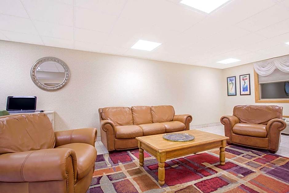 Ramada by Wyndham Angola/Fremont Area