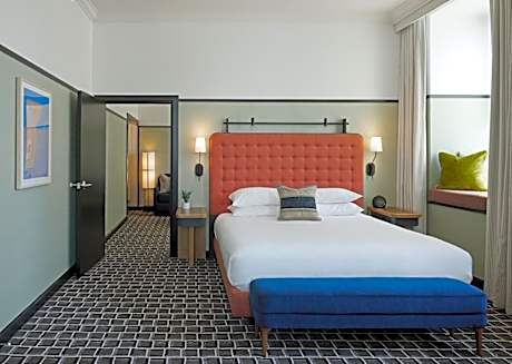 One-Bedroom King Suite