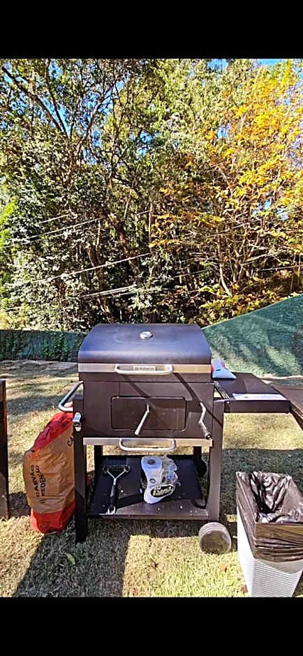 Chalét com jacuzzi sauna lareira e telao cinema