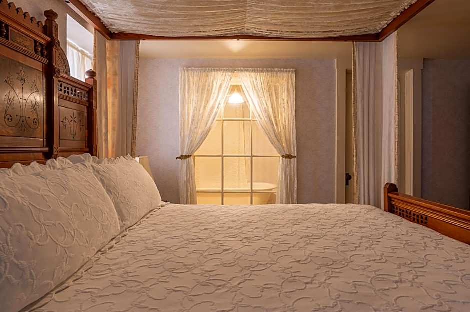 Martine Inn