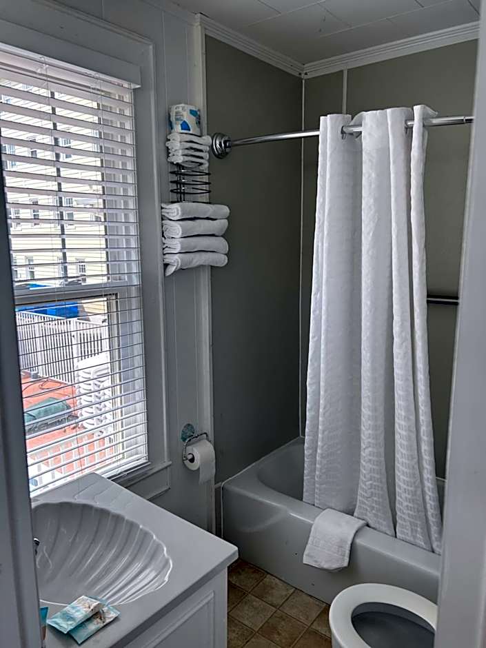 The Admiral Hotel/Motel