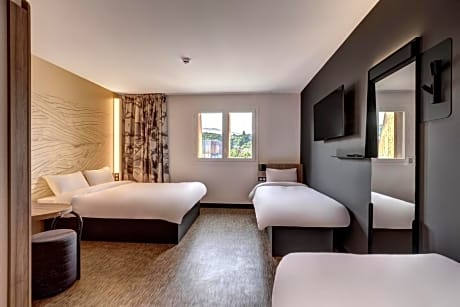 Quadruple Room Comfort