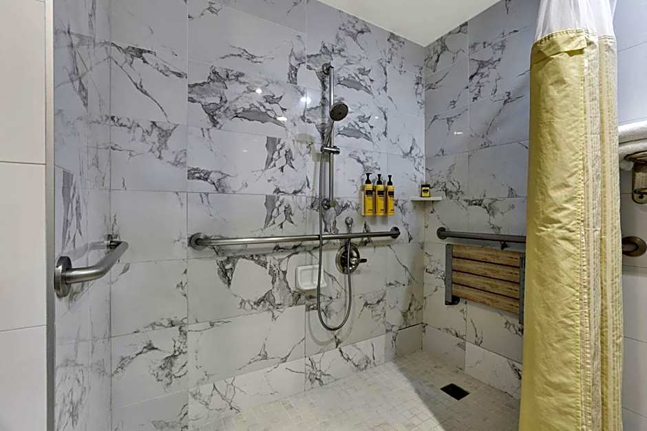 Best Western Plus Sunset Plaza Hotel