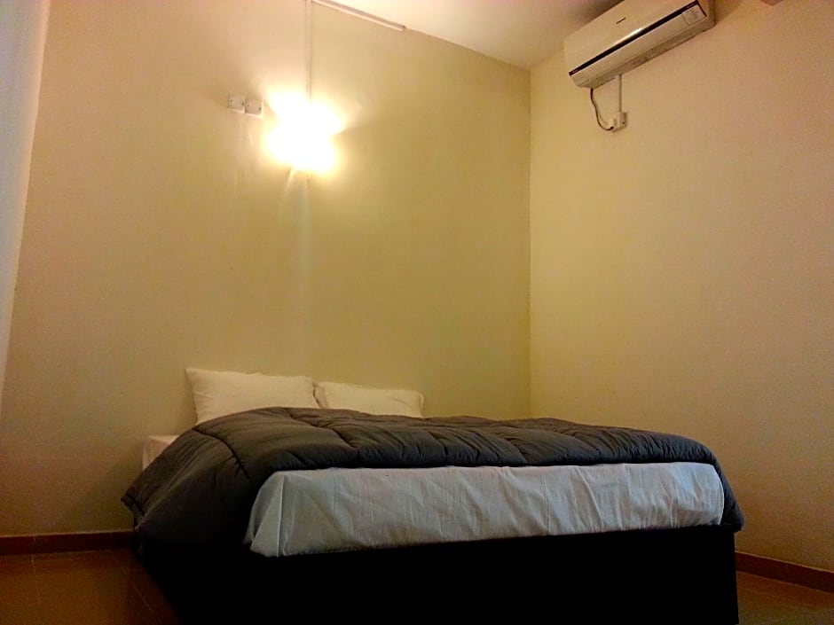 Green Palace Inn