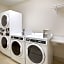 Holiday Inn Express & Suites Phoenix - Glendale Sports Dist By IHG