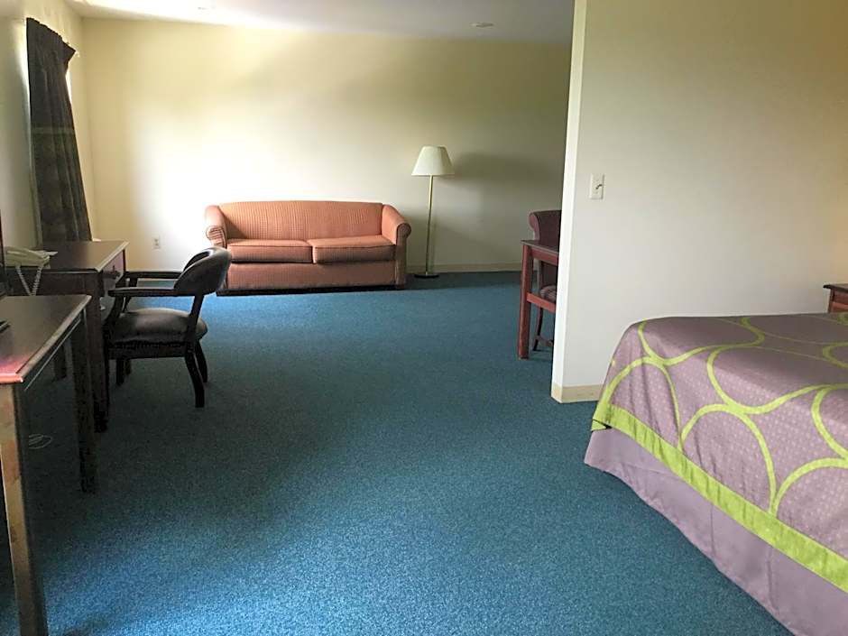 Super 8 by Wyndham Imlay City