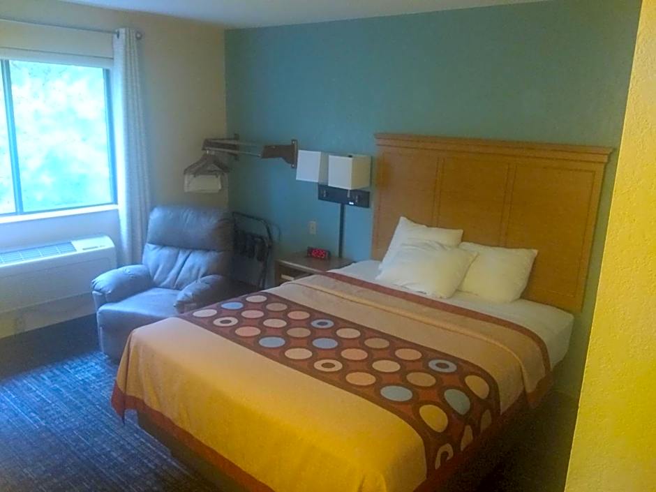 Super 8 by Wyndham Baxter/Brainerd Area