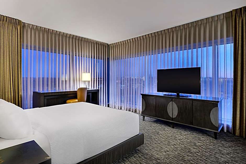 THE SOUTHLAKE HOTEL
