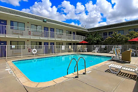 Motel 6-Kingsville, TX