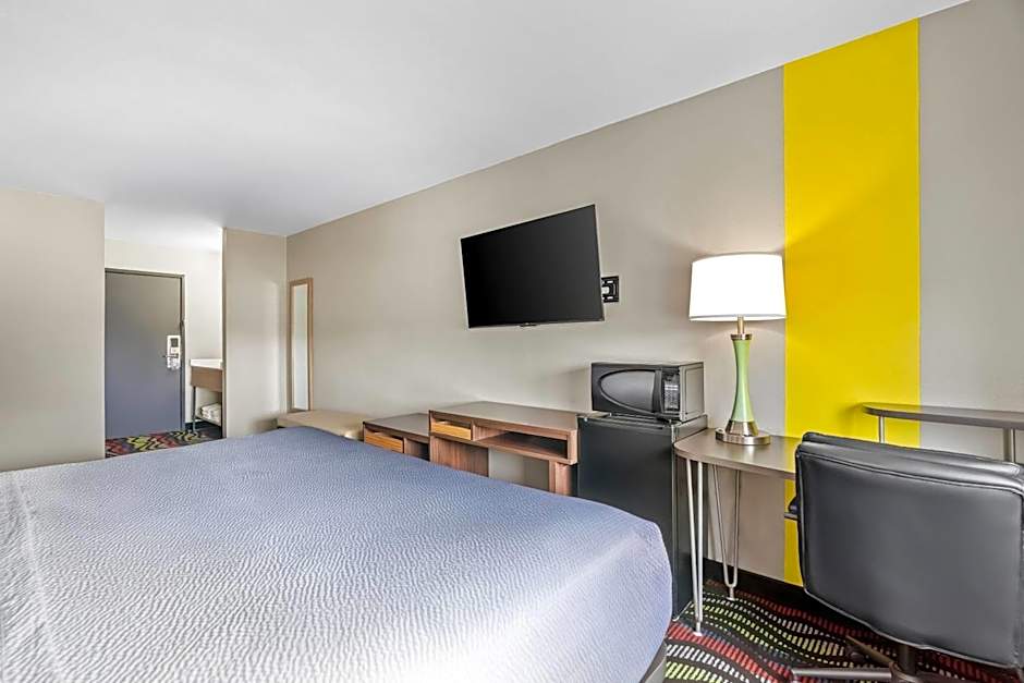Super 8 by Wyndham Farmington