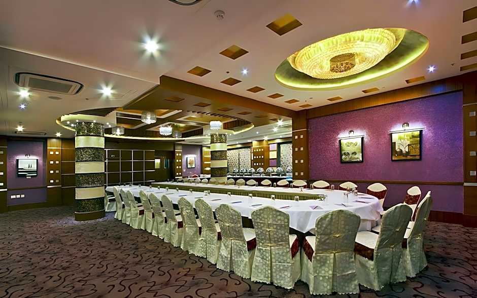 Hotel Gargee Grand
