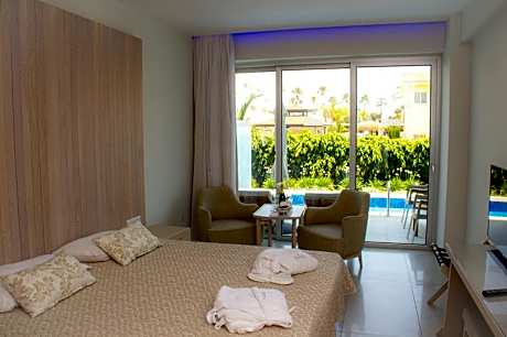 Double or Twin Room Inland View Swim Up