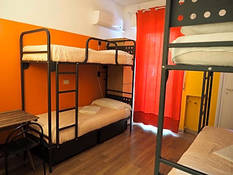 Bed in 6-Bed Mixed Dormitory Room with Private Bathroom