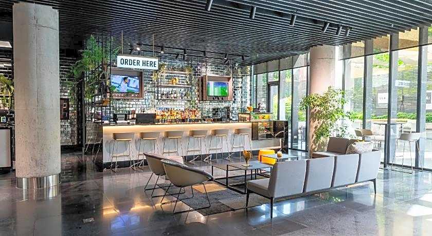 Ola Santiago Providencia, Tapestry Collection by Hilton