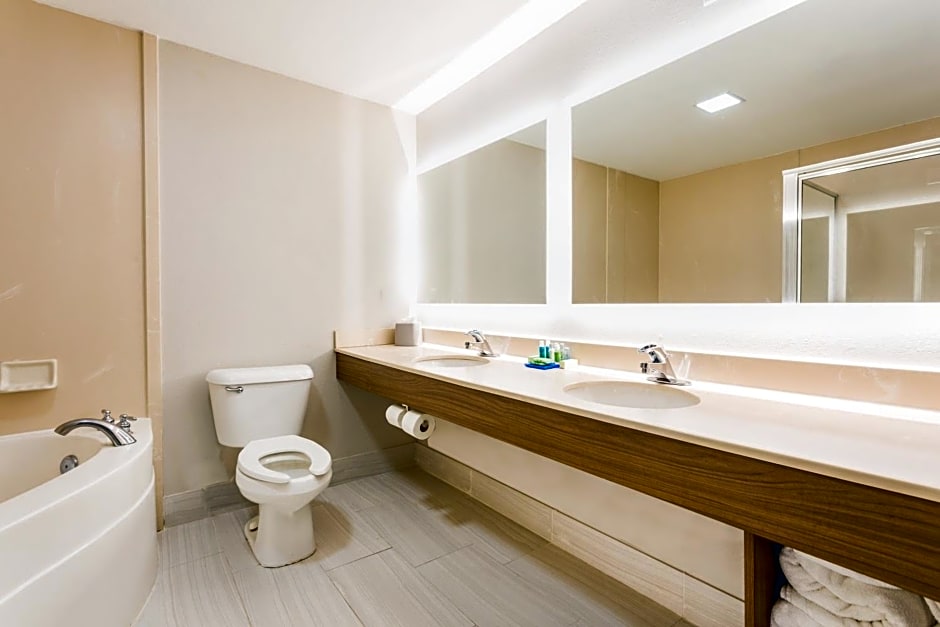 Holiday Inn Express - Plymouth, an IHG Hotel