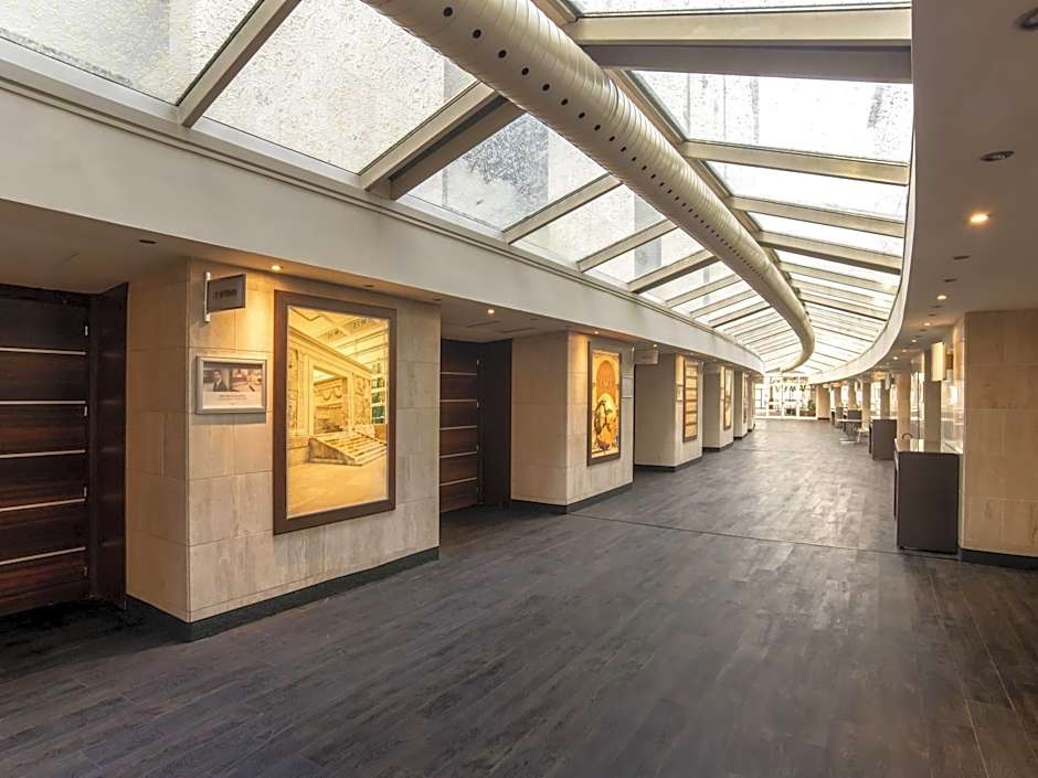 Mercure Roma West