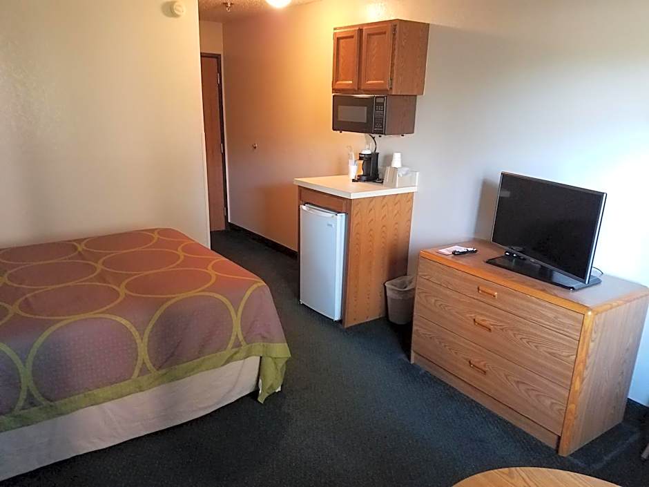 Super 8 by Wyndham Houghton Lake