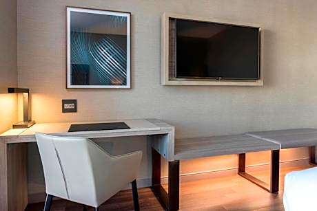 Larger Studio with King Bed, Roll-In Shower and Sofa Bed - Mobility Access/Hearing Accessible