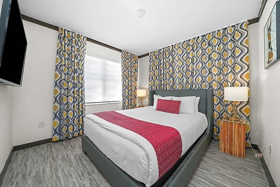 Photo 1 of 9 of Deluxe 1 Bedroom 1 Queen Bed Suite, Accessible