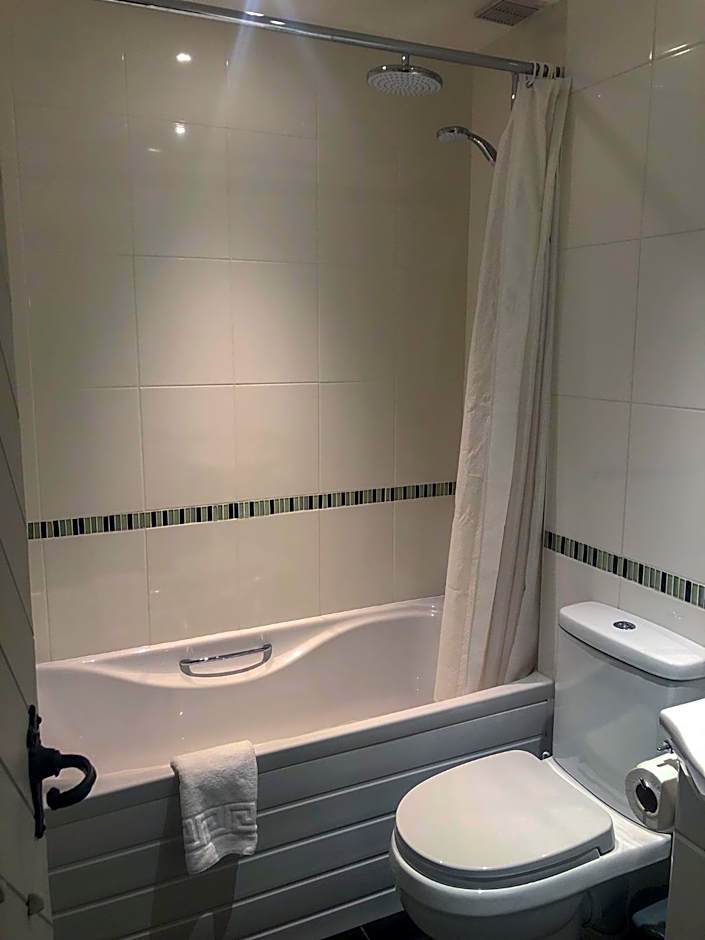 The Hoops Inn & Country Hotel