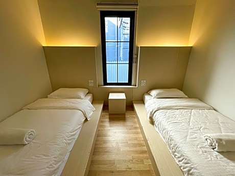 Twin Shared Bathroom