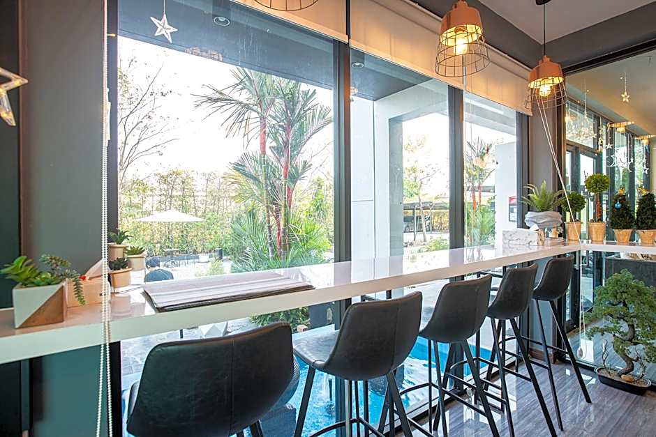 The living Hotel Samutprakan