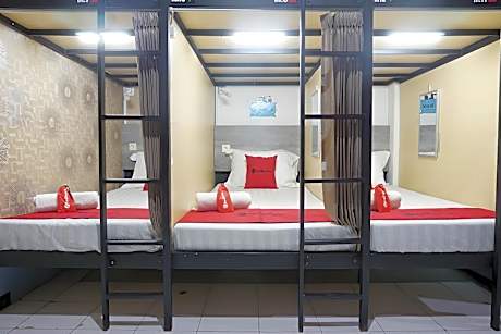 RedDoorz Hostel @ Borobudur Street