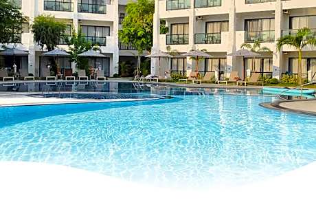 Pooh Beach Resort & Spa